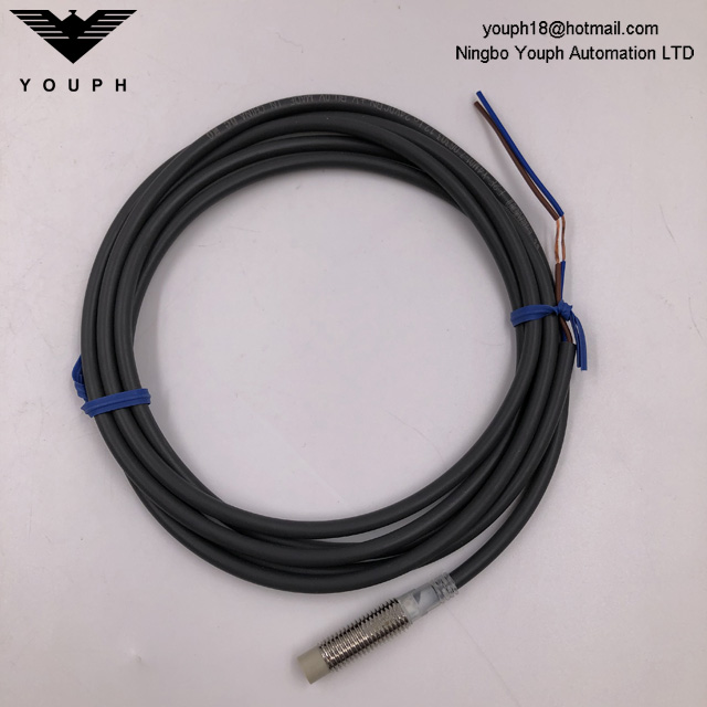 OMRON E2E-X4MD1-Z E2E SEXE SECRE SECRE DC 3 Capteur de proximité