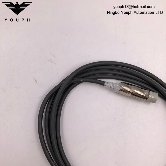 OMRON E2E-X8MD1-Z E2E SEXT SECRE SECTION DE POWER DC POWER PROXIMITÉ