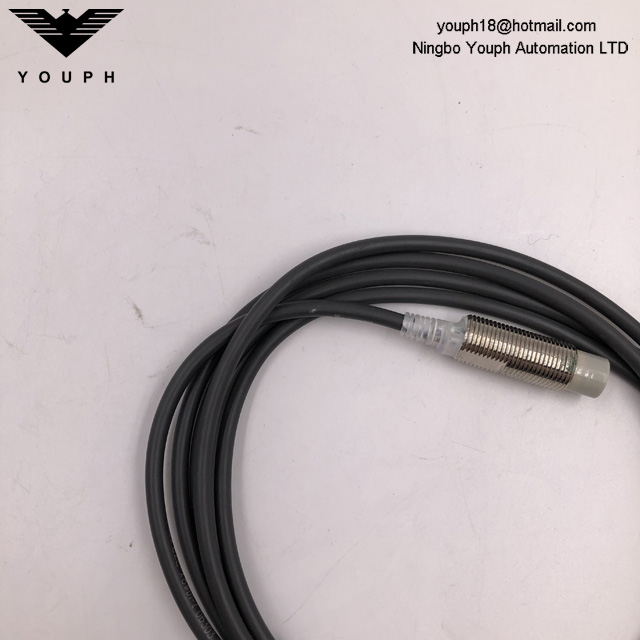 OMRON E2E-X8MD1-Z E2E SEXT SECRE SECTION DE POWER DC POWER PROXIMITÉ