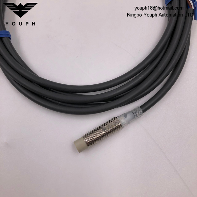 OMRON E2E-X4MD1-Z E2E SEXE SECRE SECRE DC 3 Capteur de proximité
