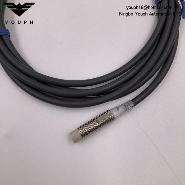 OMRON E2E-X4MD1-Z E2E SEXE SECRE SECRE DC 3 Capteur de proximité
