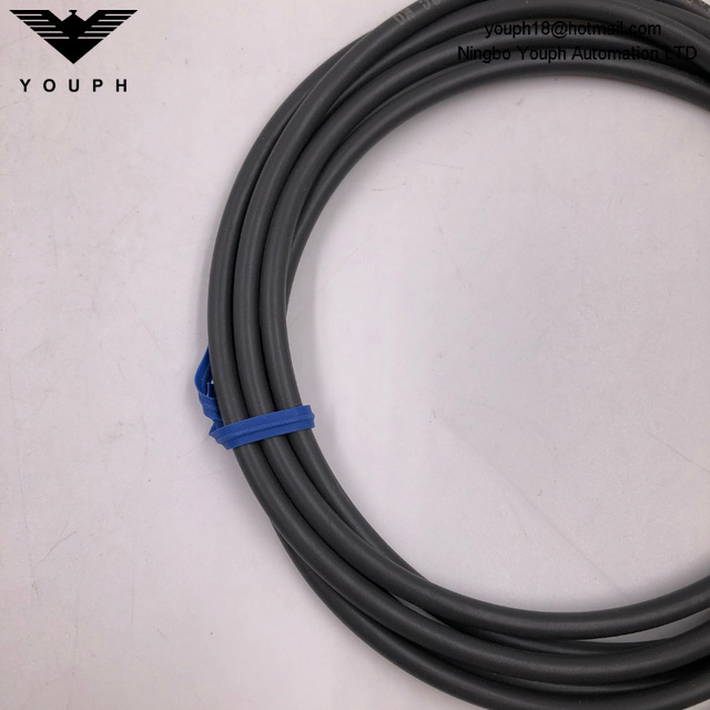 OMRON E2E-X4MD1-Z E2E SEXE SECRE SECRE DC 3 Capteur de proximité