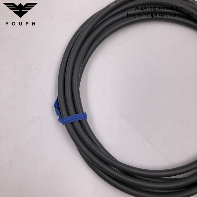 OMRON E2E-X4MD1-Z E2E SEXE SECRE SECRE DC 3 Capteur de proximité
