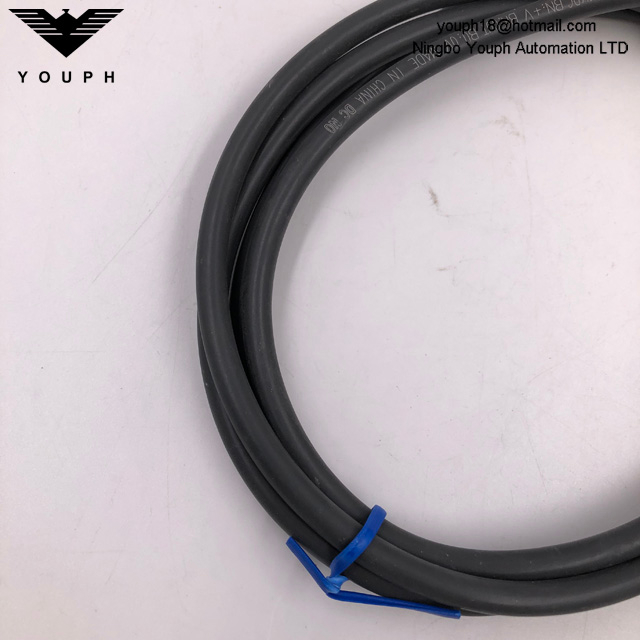 OMRON E2E-X18MF1-Z E2E SEXT SECRE SECTION DE POWER DC POWERS