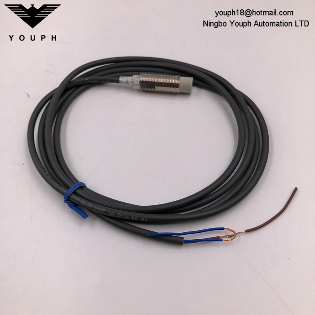 OMRON E2E-X8MD1-Z E2E SEXT SECRE SECTION DE POWER DC POWER PROXIMITÉ