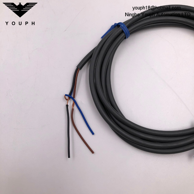 OMRON E2E-X1R5E1-Z E2E SEXT SERRIE SECTRICITÉ CAPTOR