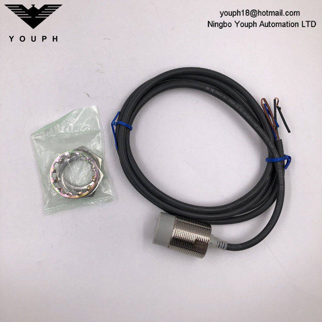 OMRON E2E-X18MF1-Z E2E SEXT SECRE SECTION DE POWER DC POWERS